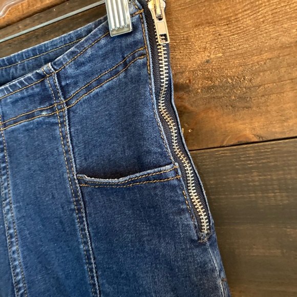 Bell Bottom jeans zip up on the side size Med Woman’s - Picture 12 of 14